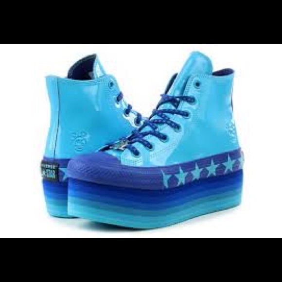 Brand new Miley syrus converse - Picture 3 of 3
